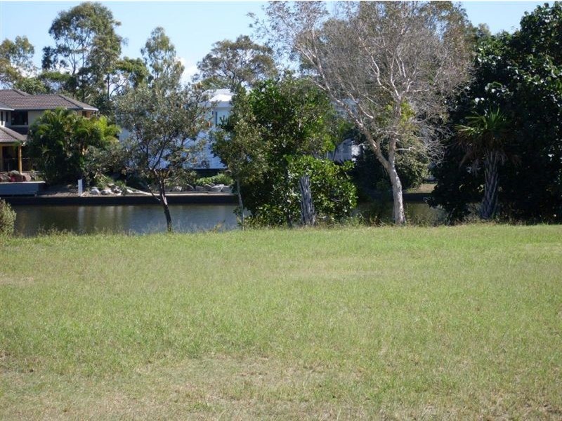 18 Veerings Crescent, Twin Waters QLD 4564