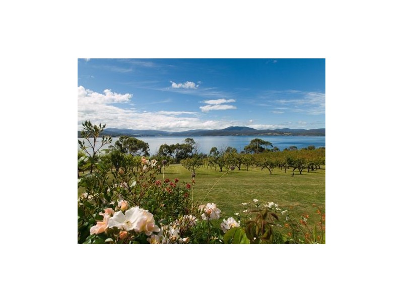 716 Esperance Coast Road, Police Point TAS 7116