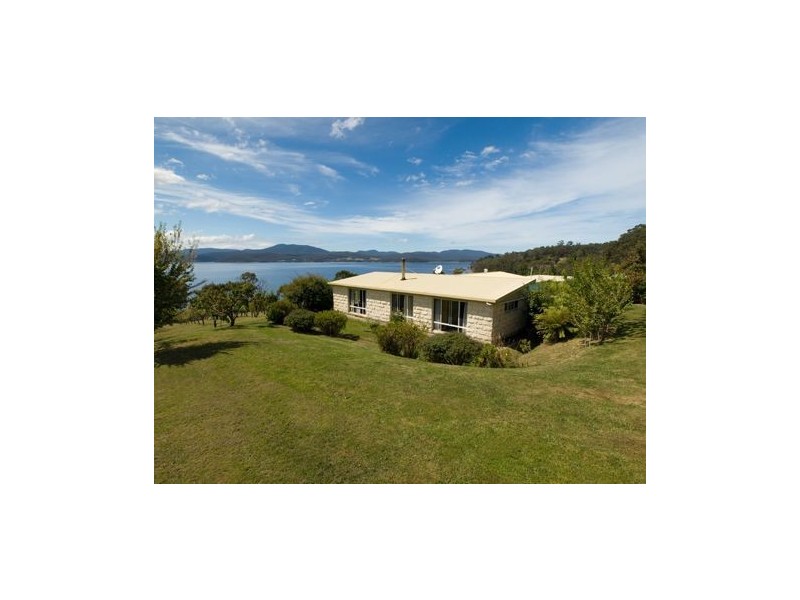 716 Esperance Coast Road, Police Point TAS 7116