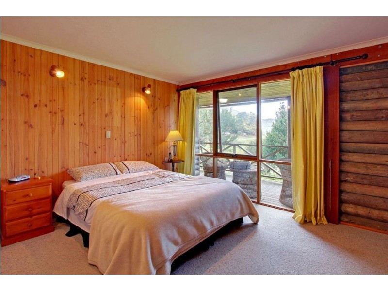 270 Cross Road, Gardners Bay TAS 7112