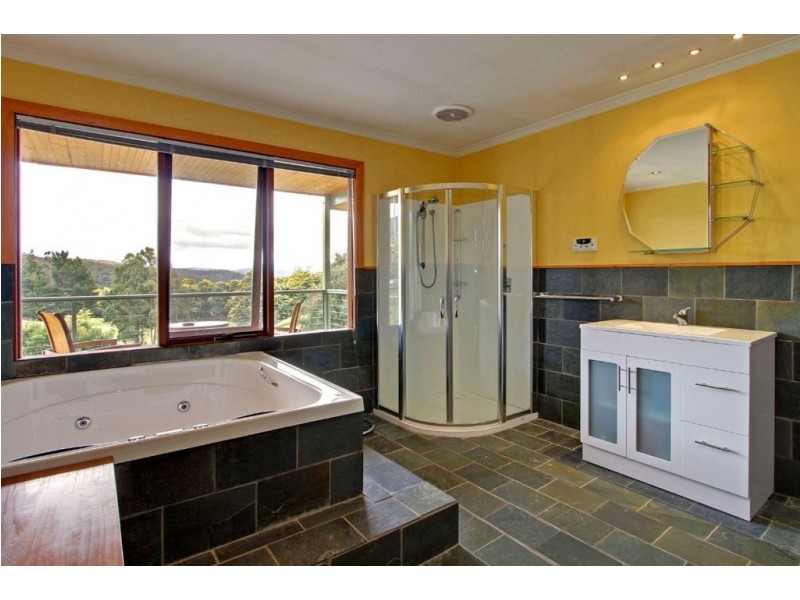 270 Cross Road, Gardners Bay TAS 7112