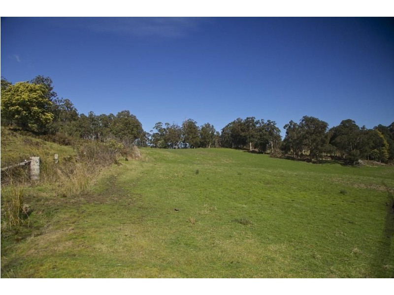 - Cemetery Road, Cradoc TAS 7109