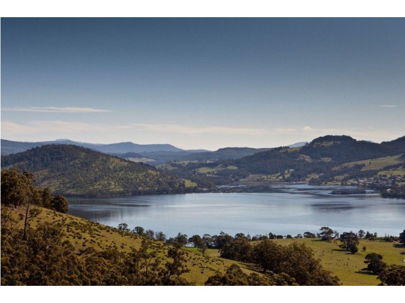 - Cawthorns Road, Wattle Grove TAS 7109