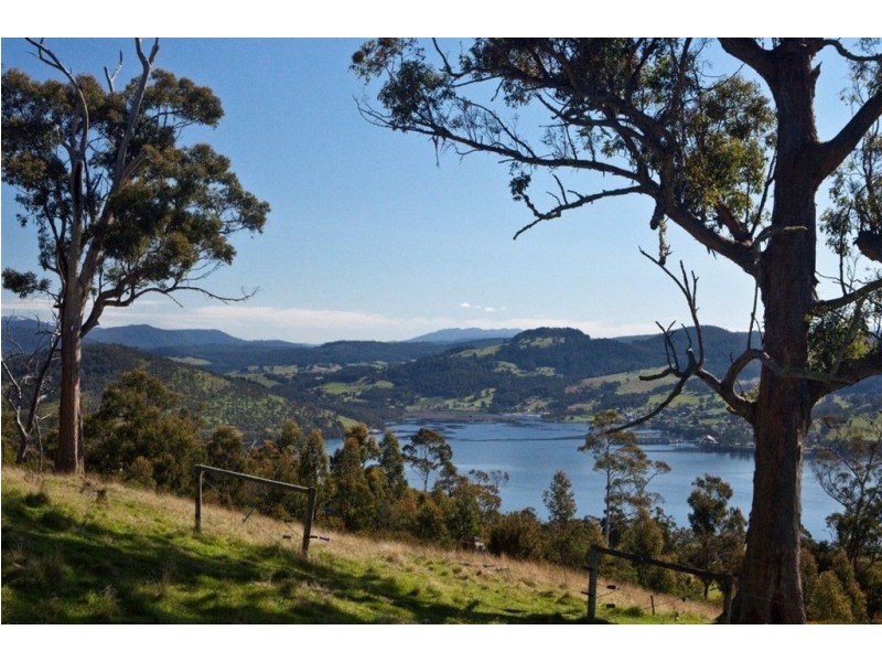 - Cawthorns Road, Wattle Grove TAS 7109