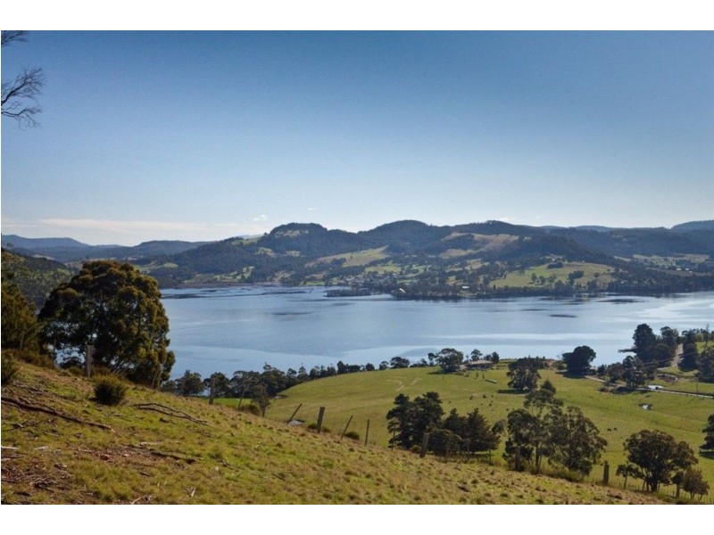 - Cawthorns Road, Wattle Grove TAS 7109