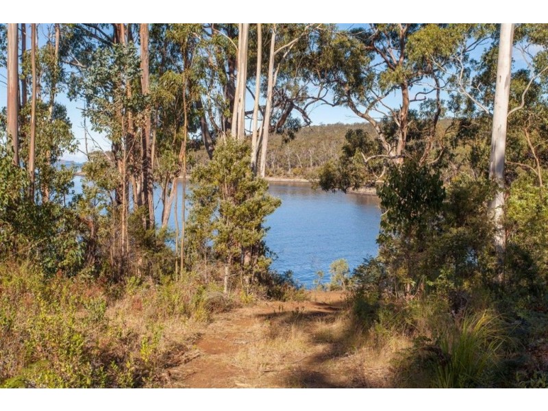 - Lady Bay Road, Southport TAS 7109