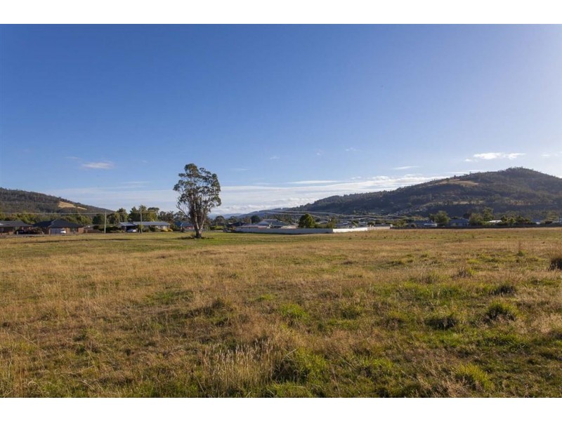Off Sale Street, Huonville TAS 7109