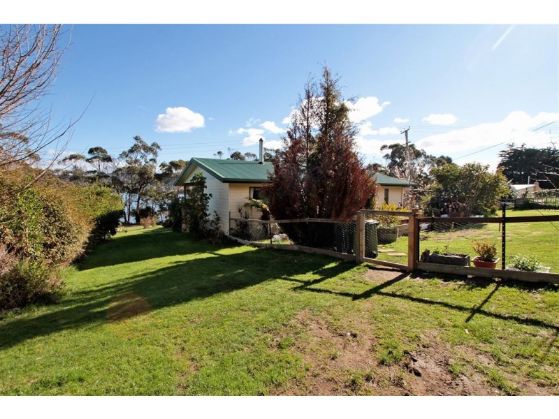 3 Helms Road, Gardners Bay TAS 7112