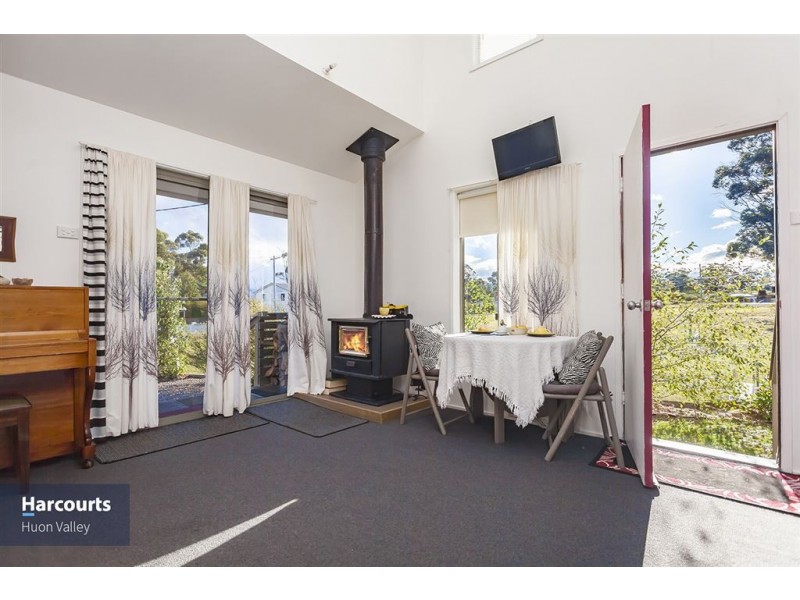 7 Challis Crescent, Deep Bay TAS 7112