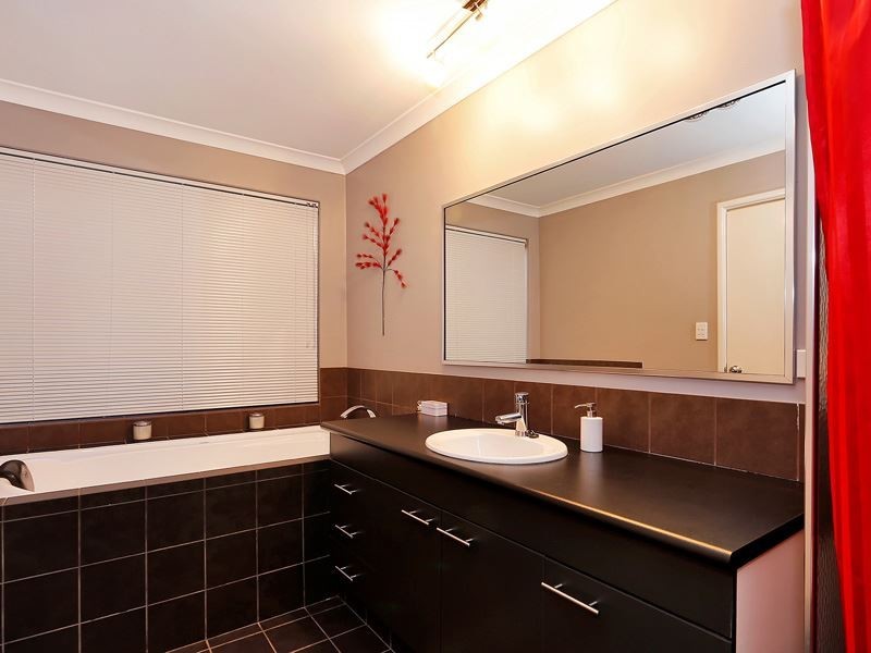 6 Lorne Avenue, Hammond Park WA 6164
