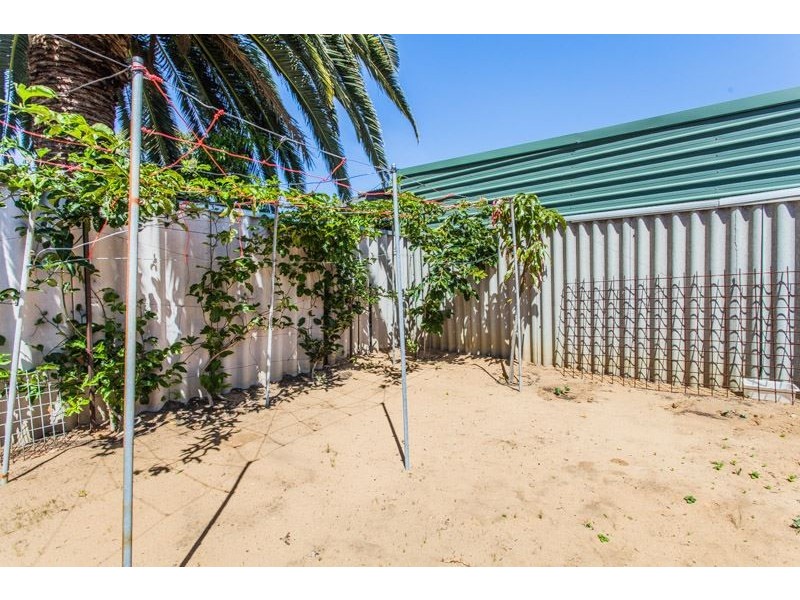 8 Carmody Street, Hamilton Hill WA 6163