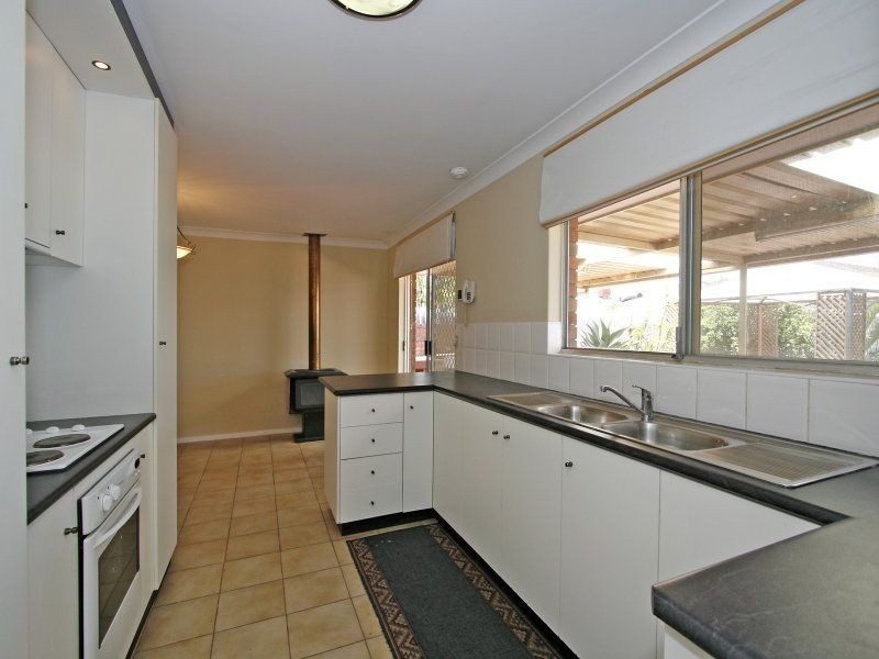 14 Milton Place, Munster WA 6166