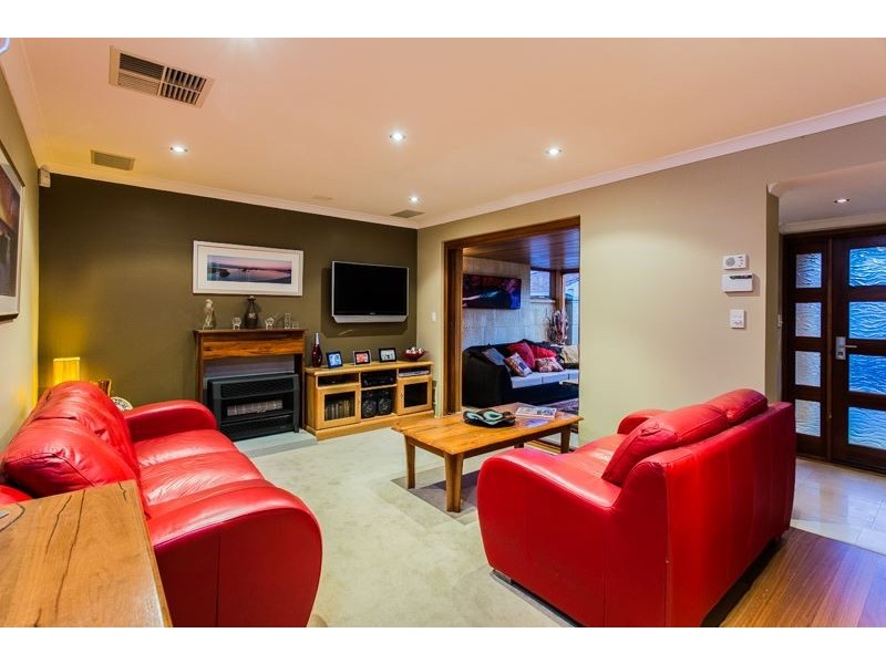 16 Orsulich Loop, Spearwood WA 6163