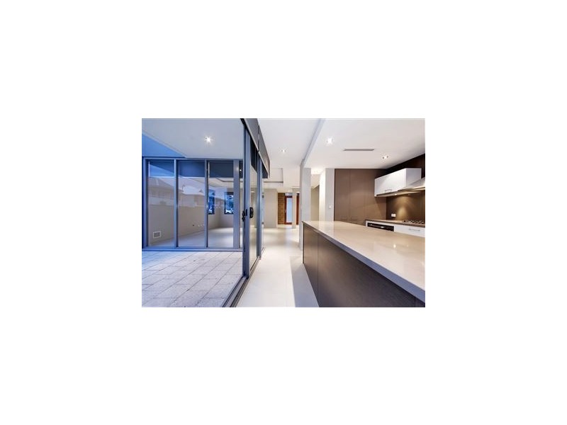 60 Breaksea Drive, North Coogee WA 6163