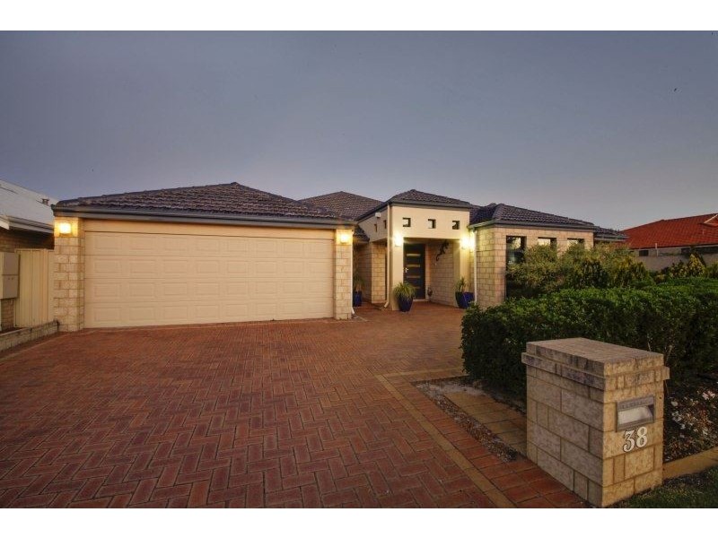 38 Oakhill Drive, Canning Vale WA 6155