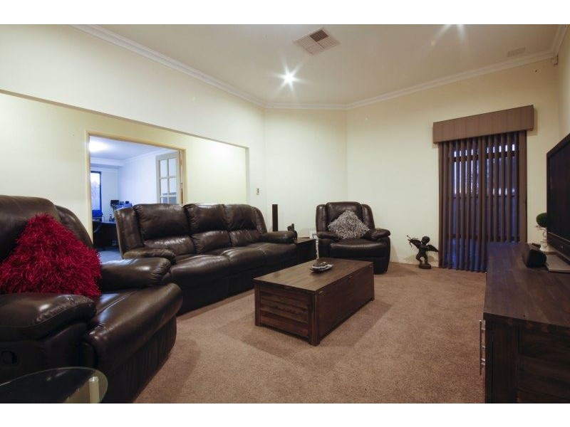 38 Oakhill Drive, Canning Vale WA 6155