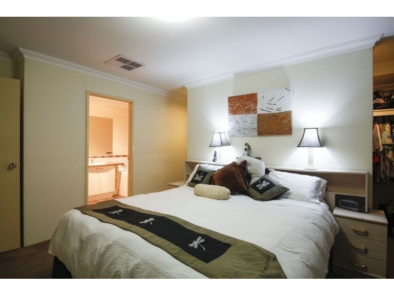 38 Oakhill Drive, Canning Vale WA 6155