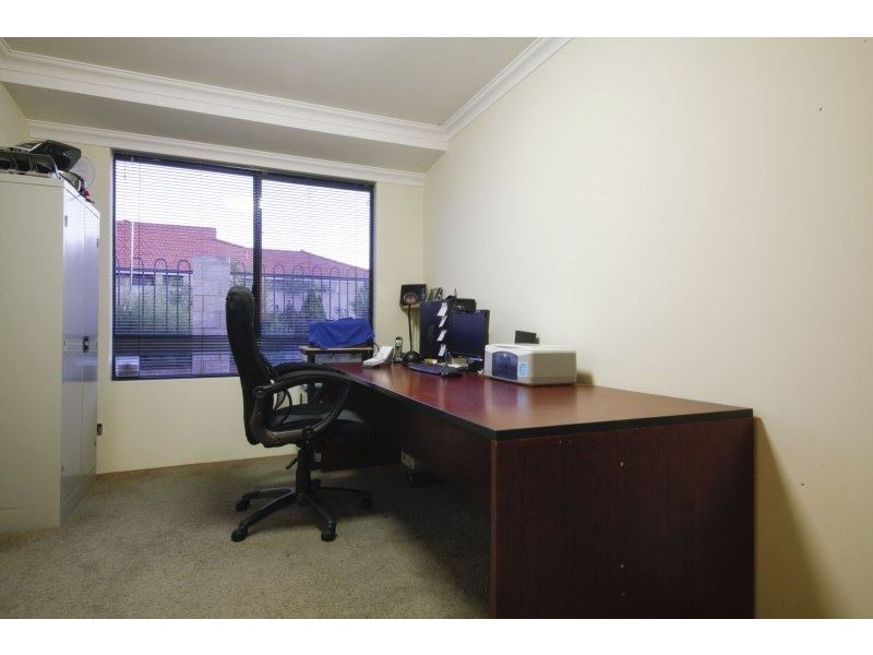 38 Oakhill Drive, Canning Vale WA 6155