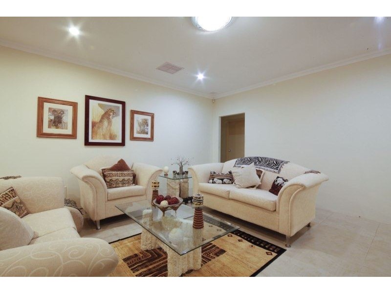 38 Oakhill Drive, Canning Vale WA 6155