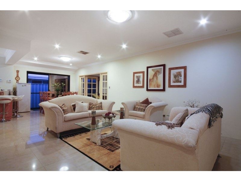 38 Oakhill Drive, Canning Vale WA 6155