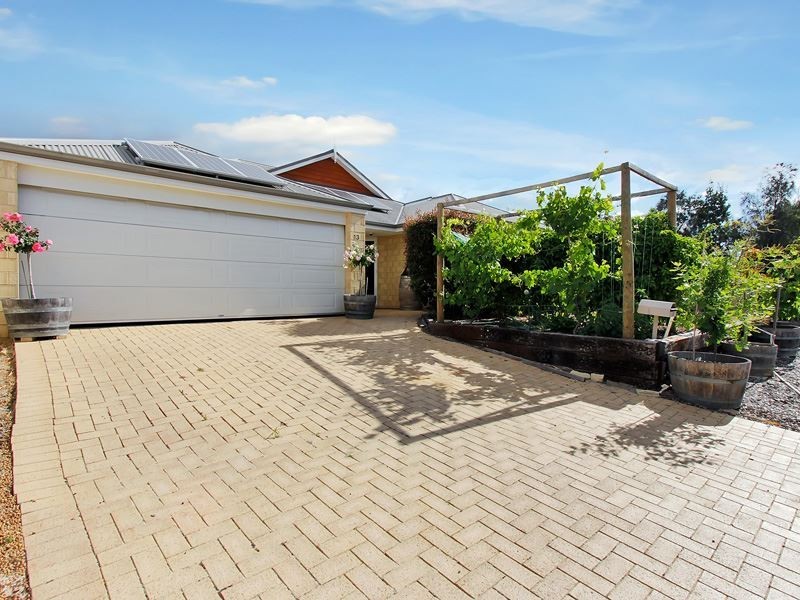 13 Gandossi Court, Success WA 6164