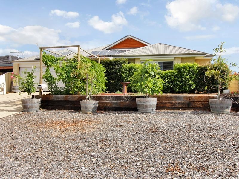 13 Gandossi Court, Success WA 6164