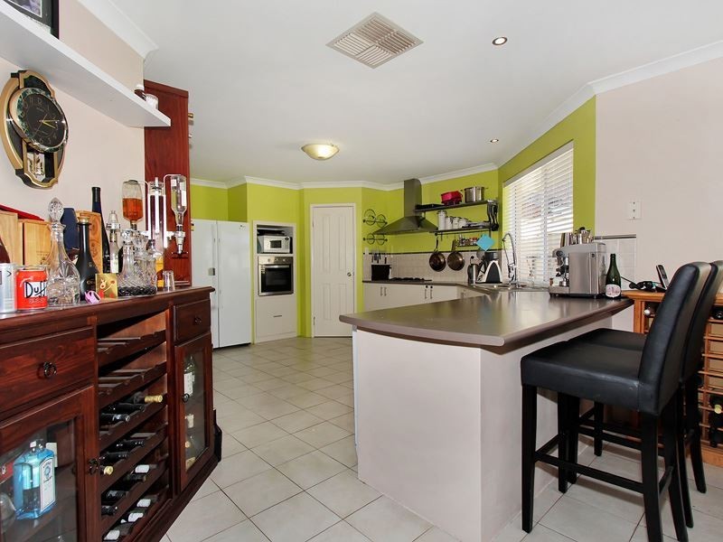 13 Gandossi Court, Success WA 6164