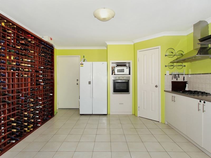 13 Gandossi Court, Success WA 6164