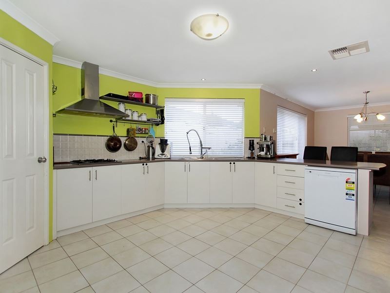 13 Gandossi Court, Success WA 6164