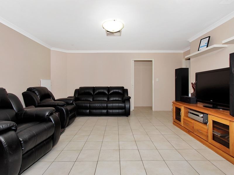 13 Gandossi Court, Success WA 6164
