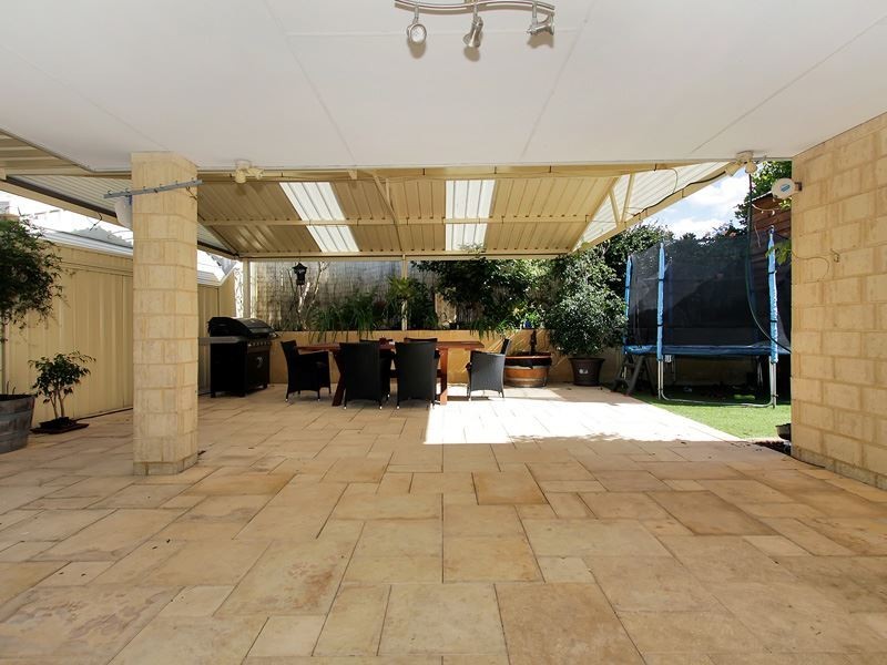 13 Gandossi Court, Success WA 6164