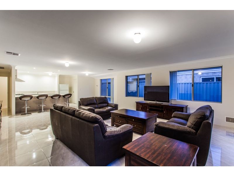 18 Daimpre Way, Byford WA 6122