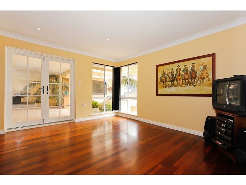 18 Benedick Road, Coolbellup WA 6163