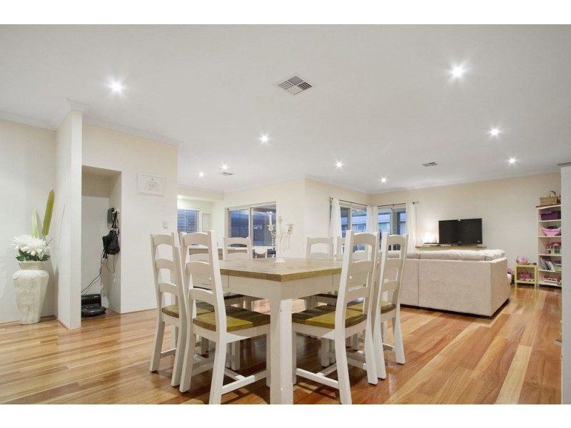 28 Frenchmans Crescent, Secret Harbour WA 6173