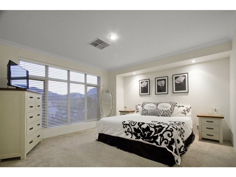 28 Frenchmans Crescent, Secret Harbour WA 6173