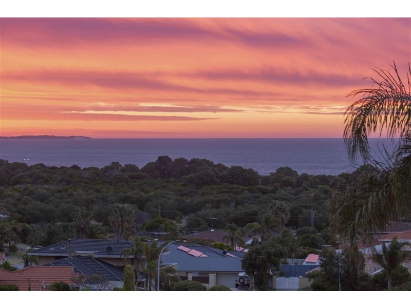 9 Vlaming Rise, Coogee WA 6166