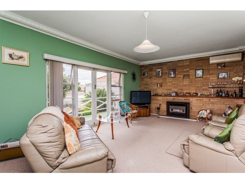 116 Kitchener Road, Alfred Cove WA 6154