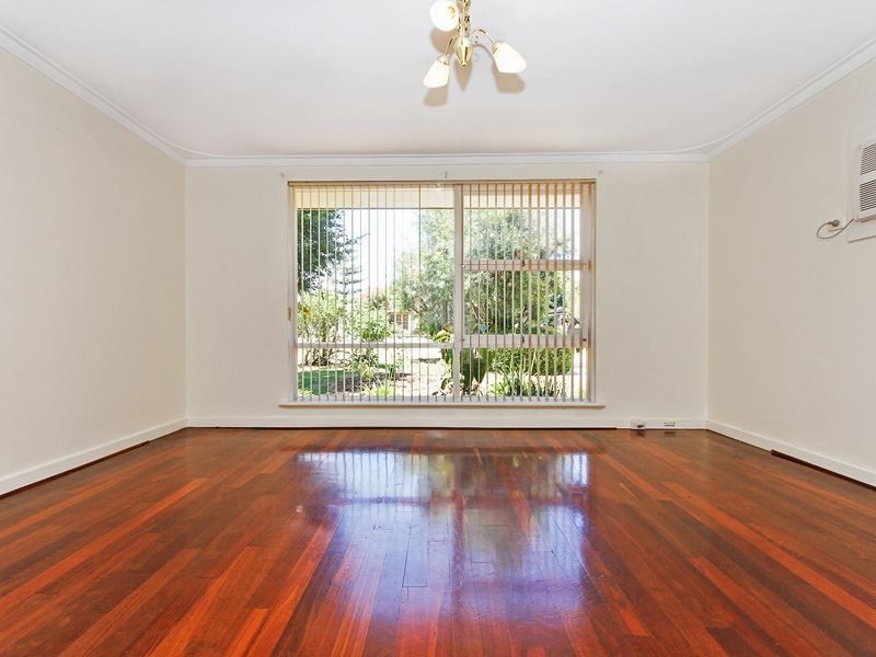 17b Sawle Rd, Hamilton Hill WA 6163