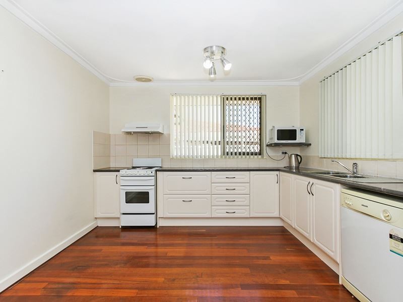 17b Sawle Rd, Hamilton Hill WA 6163