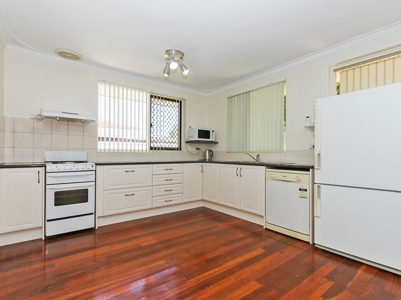 17b Sawle Rd, Hamilton Hill WA 6163