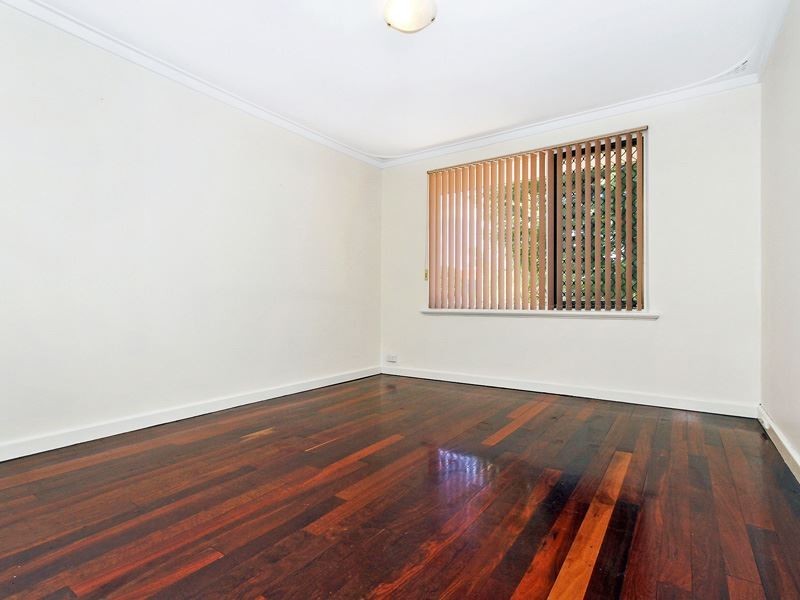 17b Sawle Rd, Hamilton Hill WA 6163