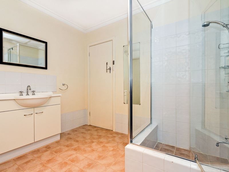 17b Sawle Rd, Hamilton Hill WA 6163