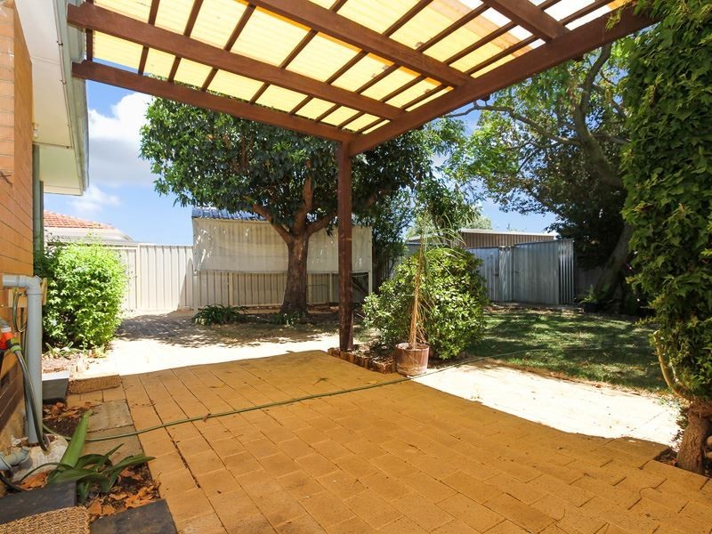 17b Sawle Rd, Hamilton Hill WA 6163