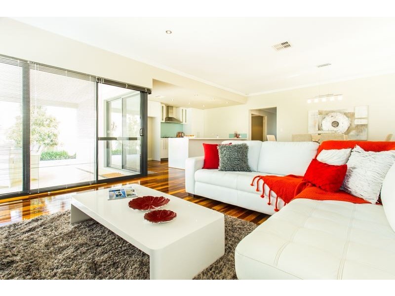 9 Sandford Avenue, Munster WA 6166