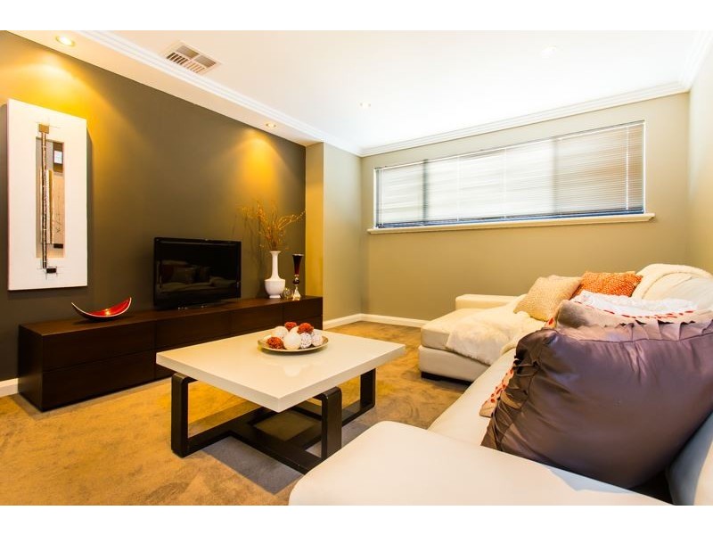 9 Sandford Avenue, Munster WA 6166