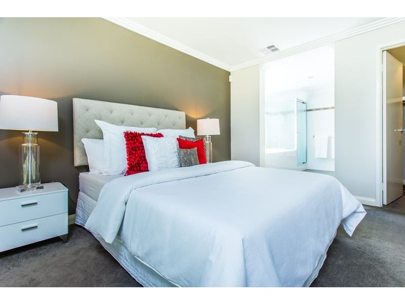 9 Sandford Avenue, Munster WA 6166