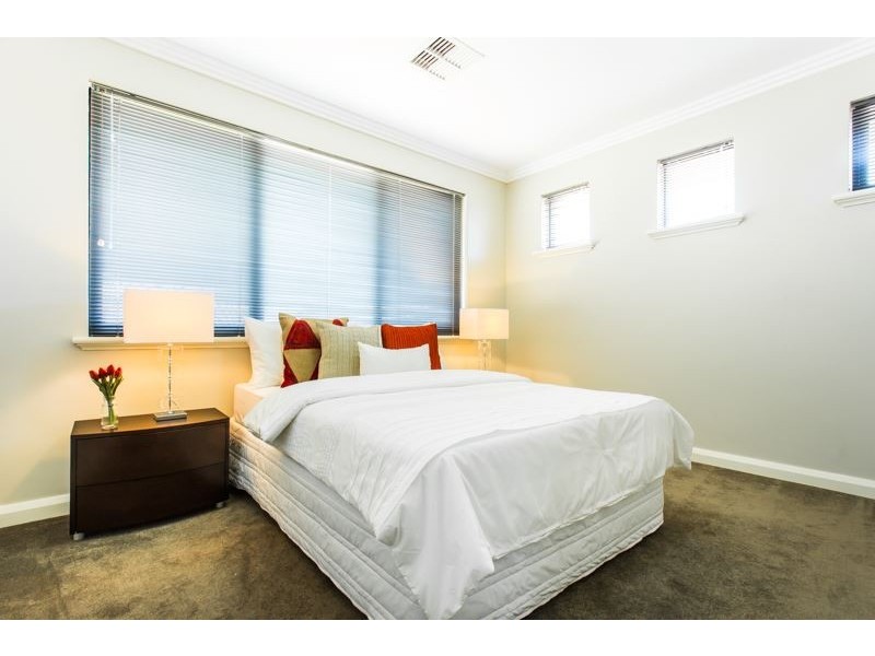 9 Sandford Avenue, Munster WA 6166