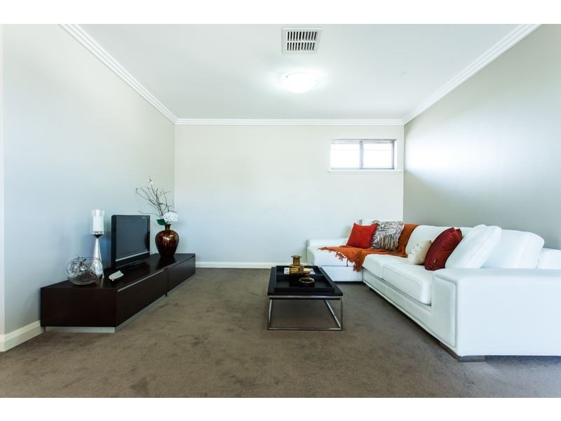 9 Sandford Avenue, Munster WA 6166