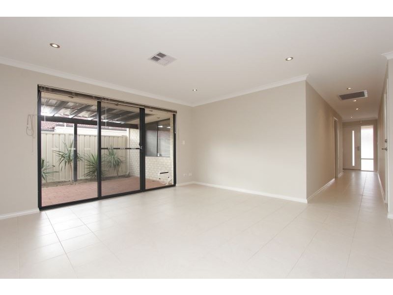1/3 Minori Gardens, Yangebup WA 6164