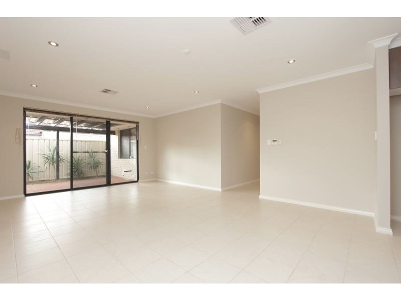1/3 Minori Gardens, Yangebup WA 6164